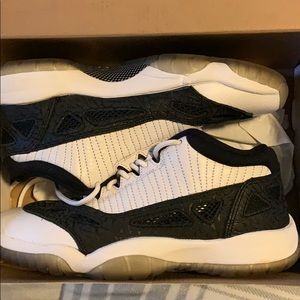 Retro Jordan 11 lows